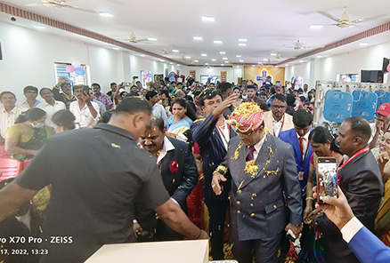 Large gathering join in celebrating the Birthday 2022 of Bro Andrew Richard with grandnuer at Prayer Centre, Budigere in Bangalore on July 17th along with large devotees and members of Grace Ministry.